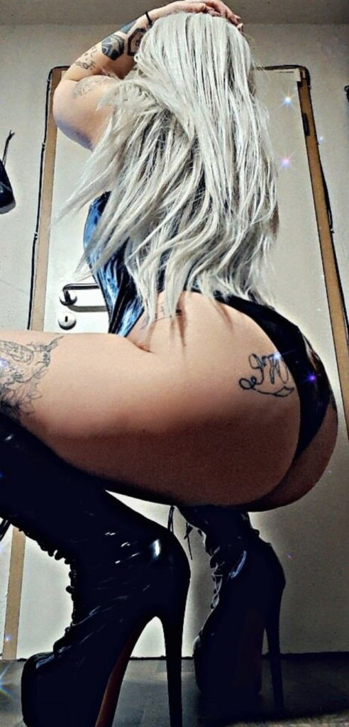 Roxxy Ink 1 Screenshot 2022 12 09 at 12.52.26